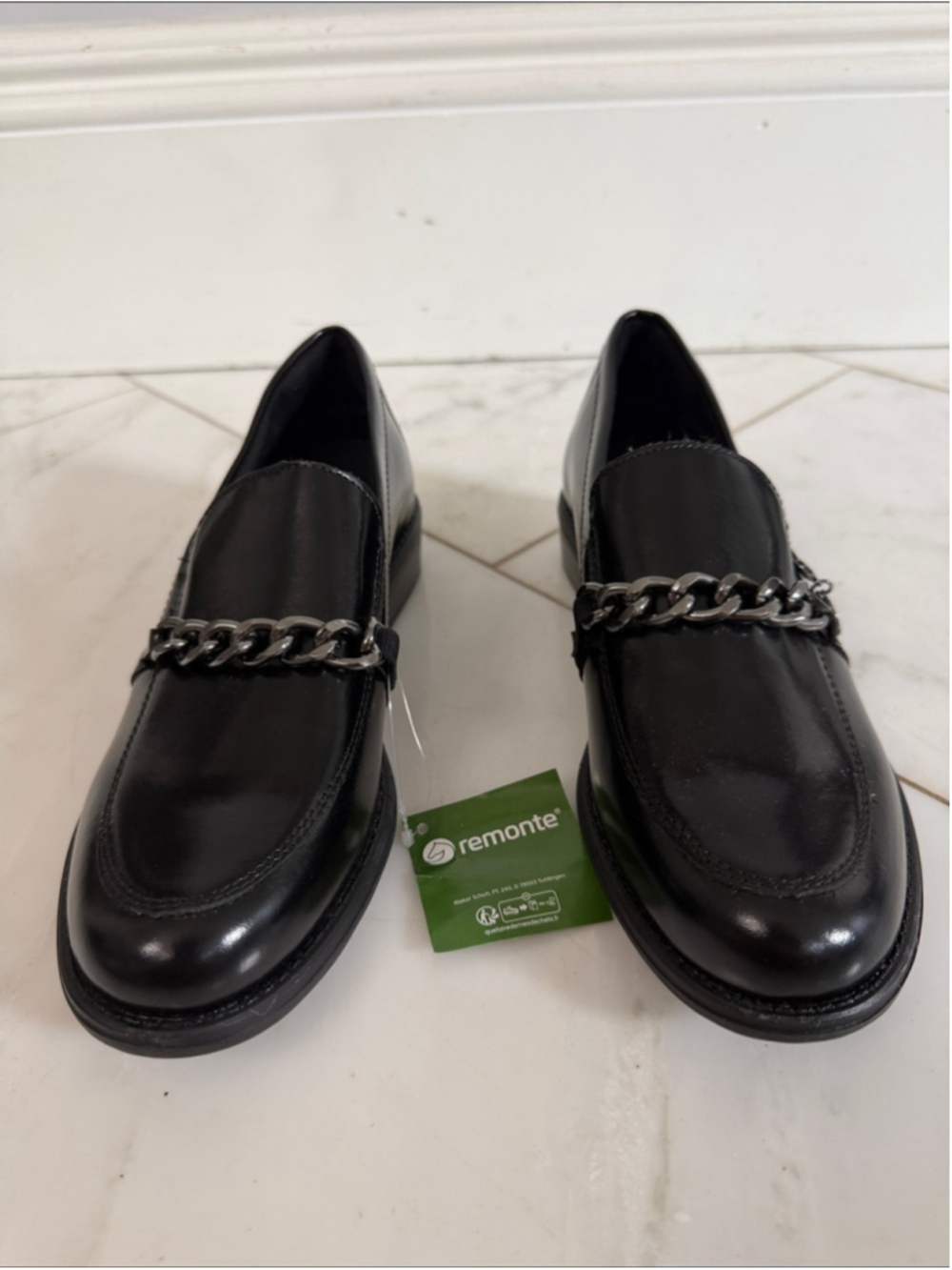 Brand NEW Remonte Black Leather Chain Accent Slip on Loafers Euro 37 US 6.5-7 - Picture 2 of 9